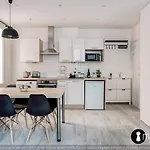 Hyper Central Studio 2 Minutes Walk From \